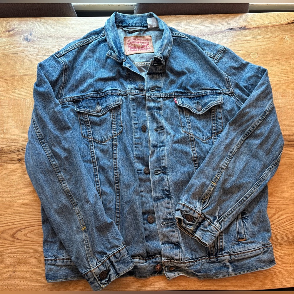 Men’s Levi’s denim jacket